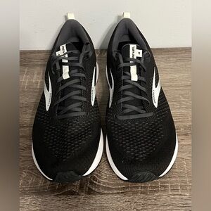 Brooks: Men’s Revel 4, Size 11.5